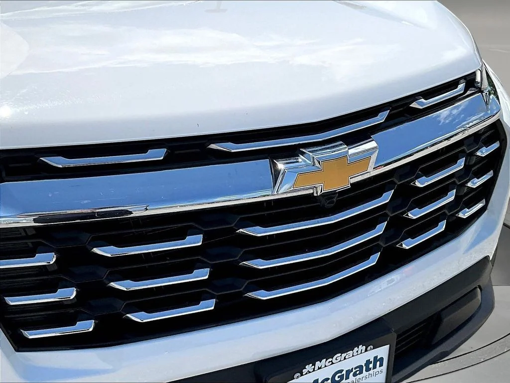 Used 2025 White Chevrolet LT image 35