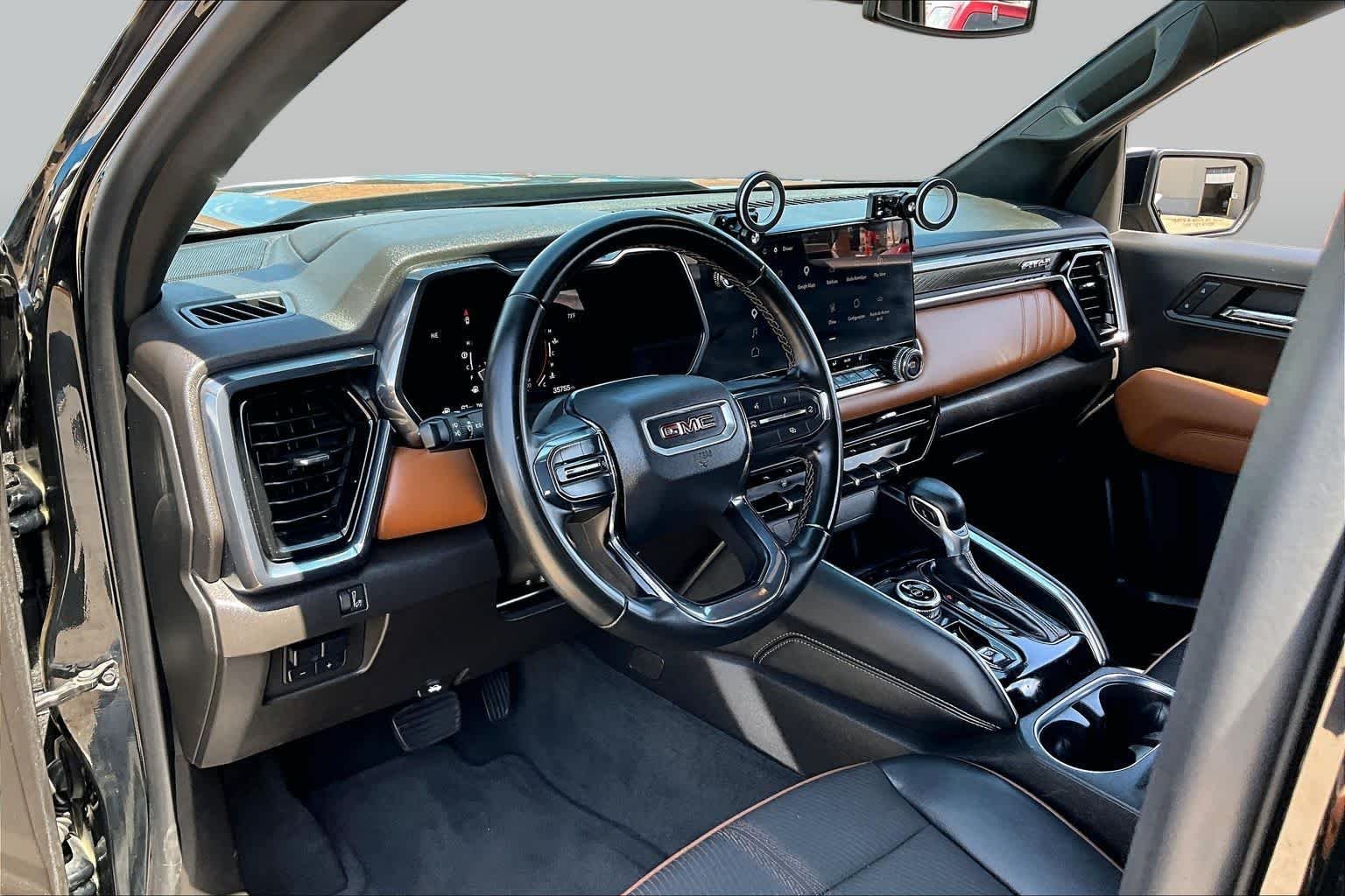 Used 2023 Onyx Black GMC 4WD AT4 image 17