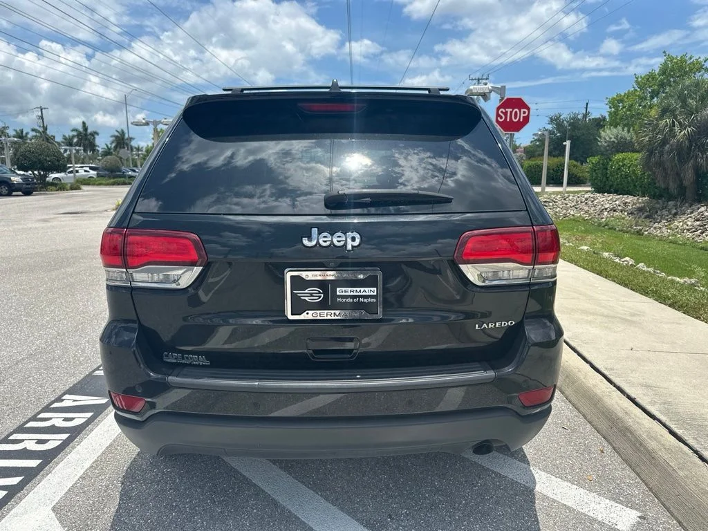 Used 2020 Diamond Black Jeep Laredo E image 7