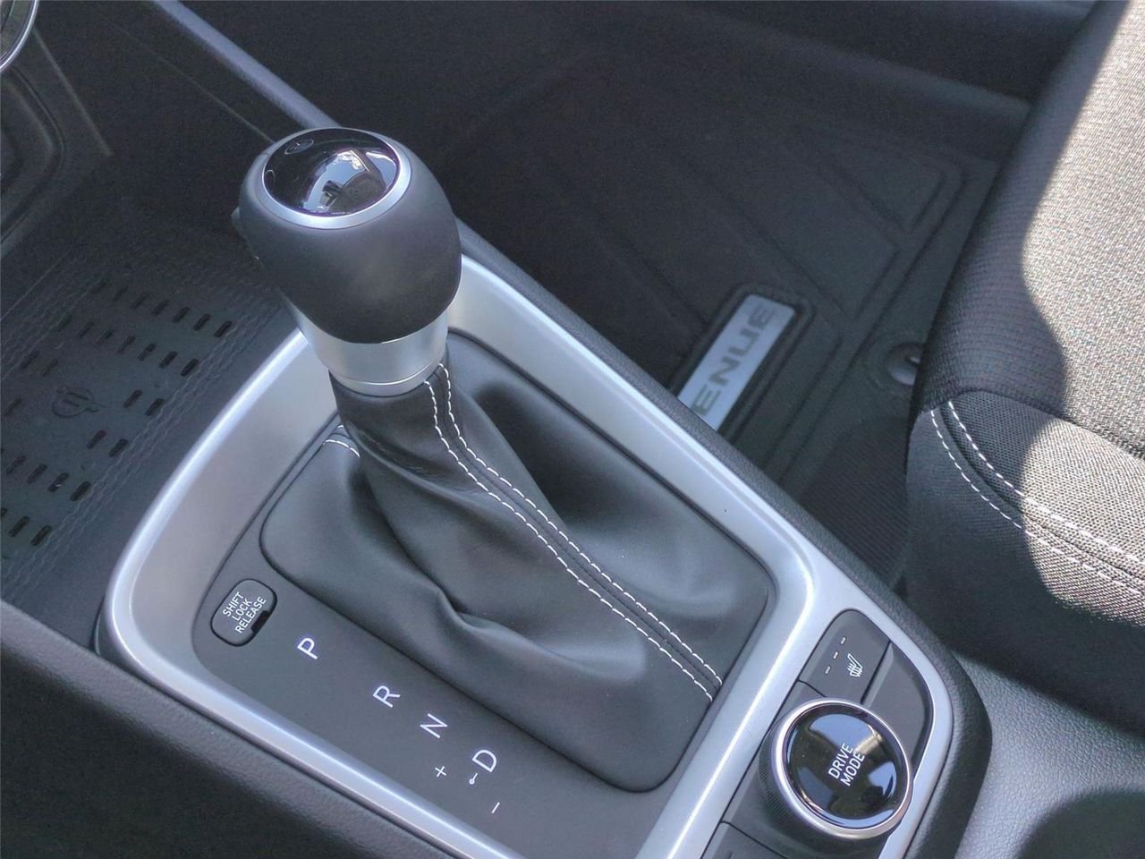 New 2026 Shimmering Silver Hyundai SEL image 24