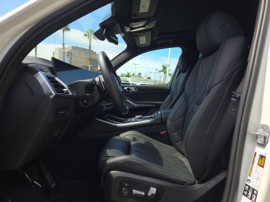 Used 2025 Alpine White BMW xDrive40i image 6