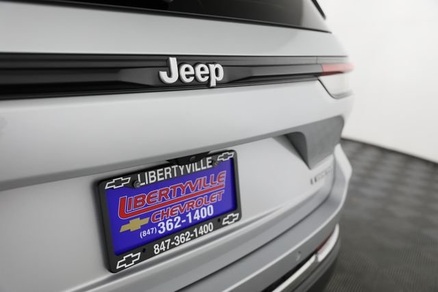 Used 2025 Silver Jeep Laredo image 31