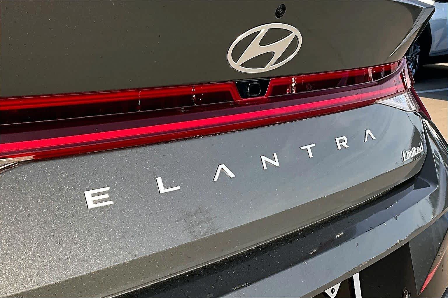 Used 2025 Ultimate Red Hyundai SEL Sport image 29