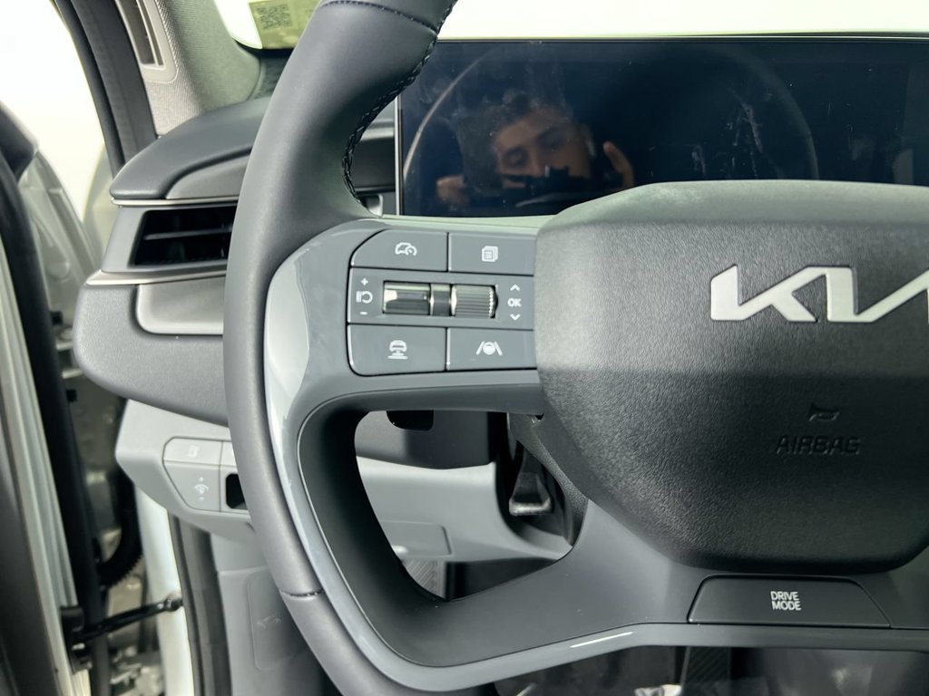 New 2026 White Kia Light image 18