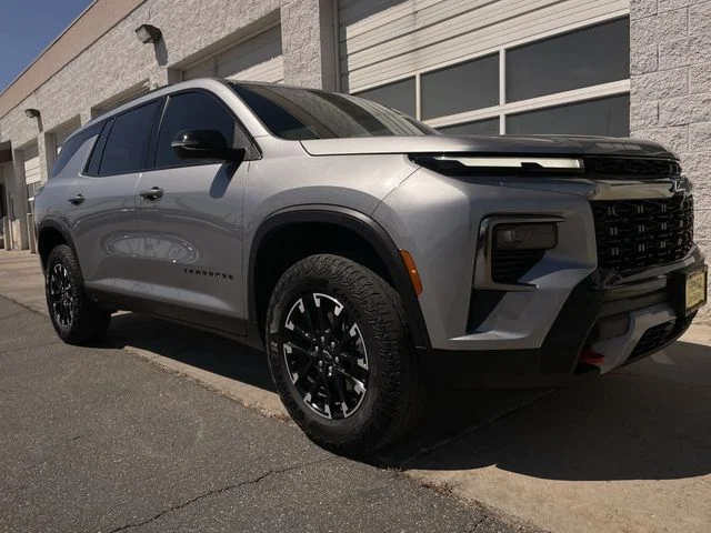 Used 2025 Gray Chevrolet Z71 image 10
