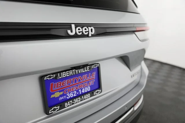 Used 2025 Silver Jeep Laredo X image 31