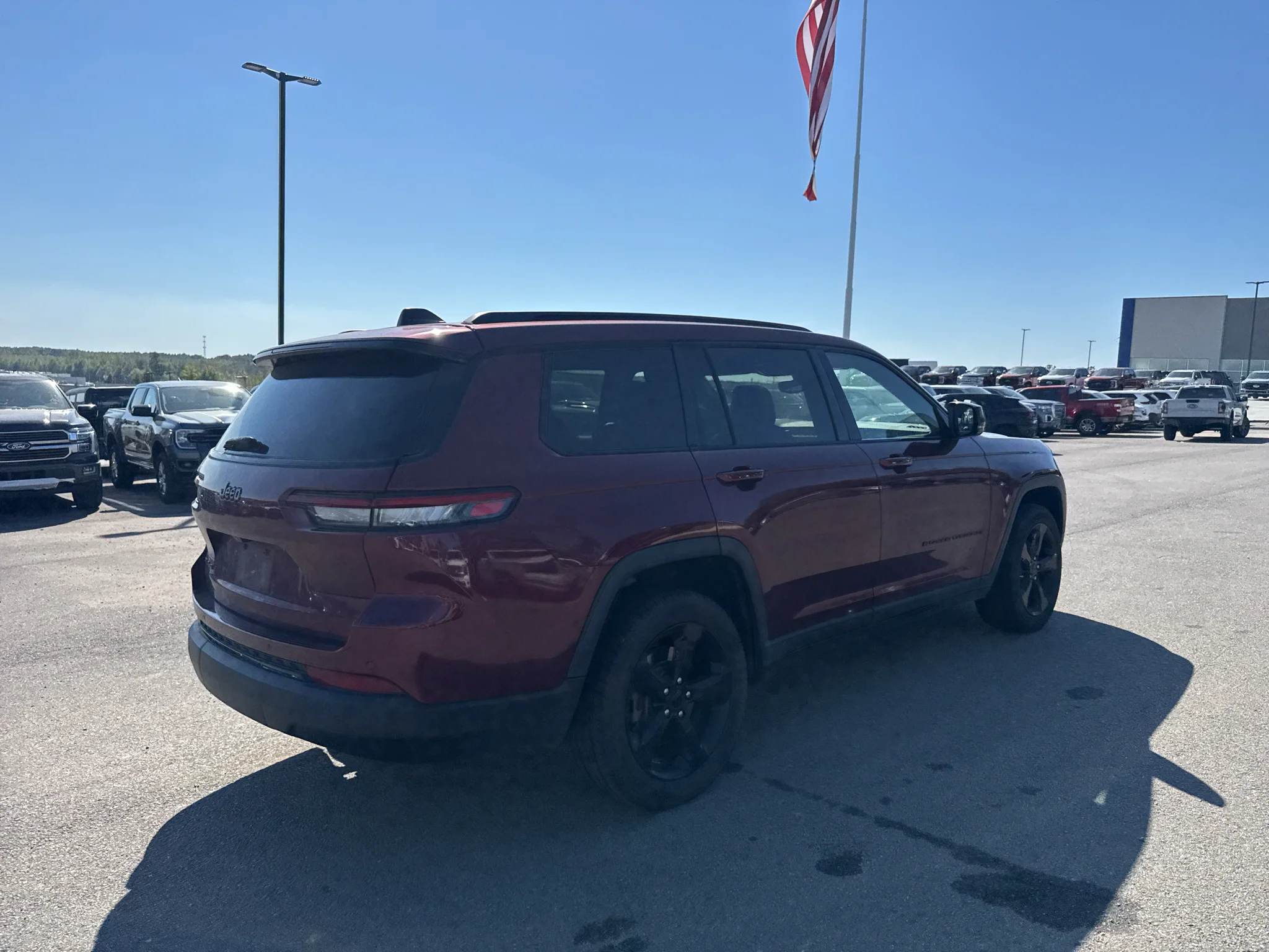 Used 2021 Velvet Red Pearlcoat Jeep Altitude image 9