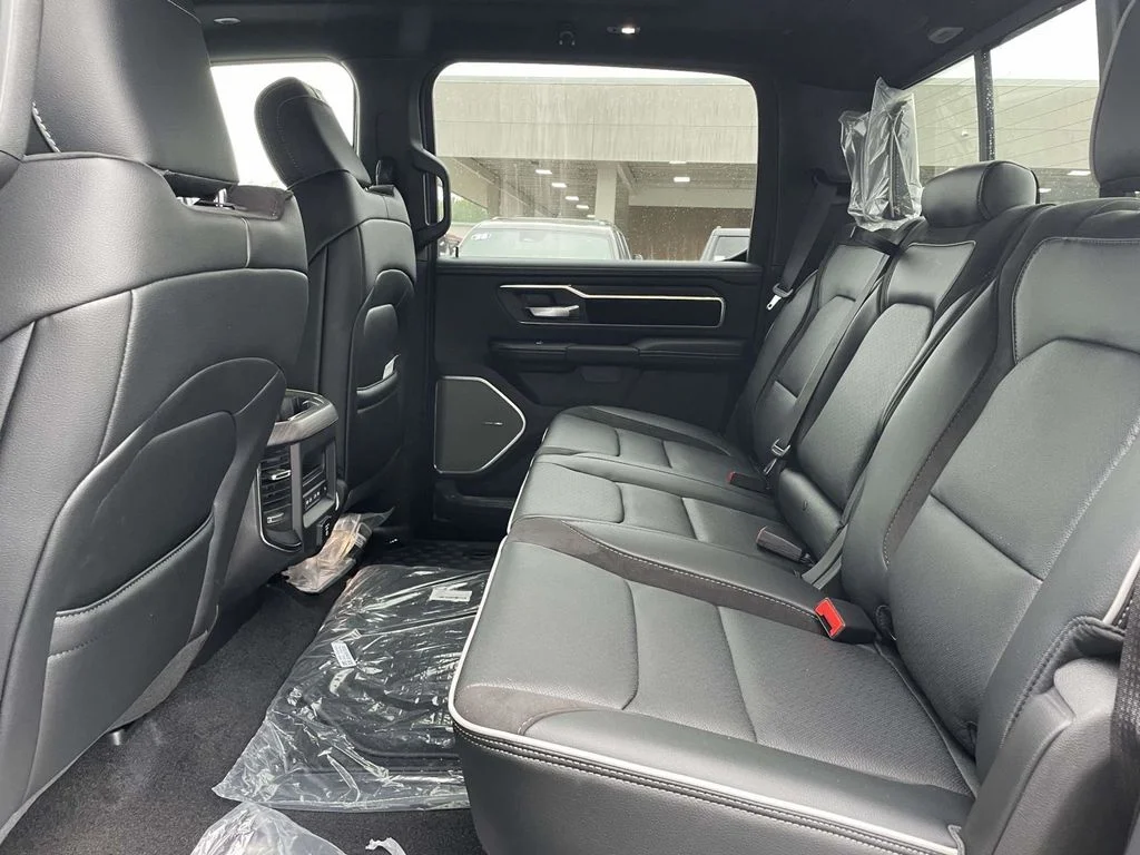 New 2026 Diamond Black Crystal Pearl-Coat Exterior Paint RAM Laramie image 20