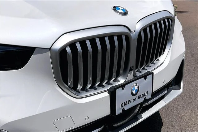Certified Used 2024 Mineral White Metallic BMW xDrive40i image 28