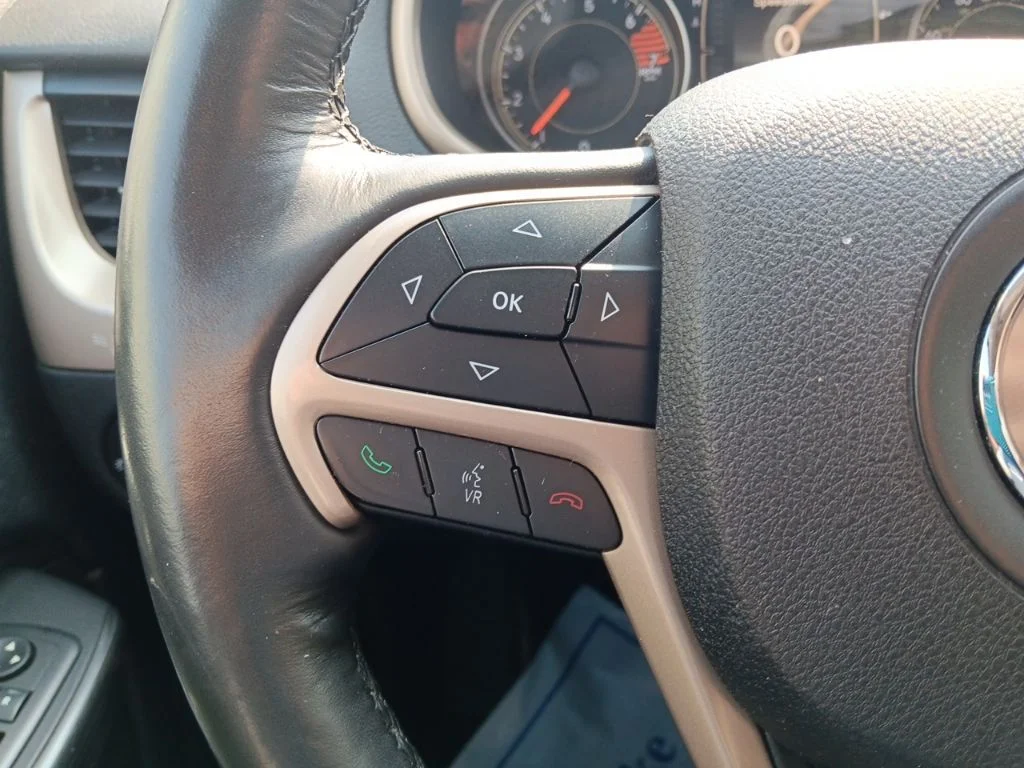 Used 2016 Deep Cherry Red Crystal Pearlcoat Jeep Latitude image 20