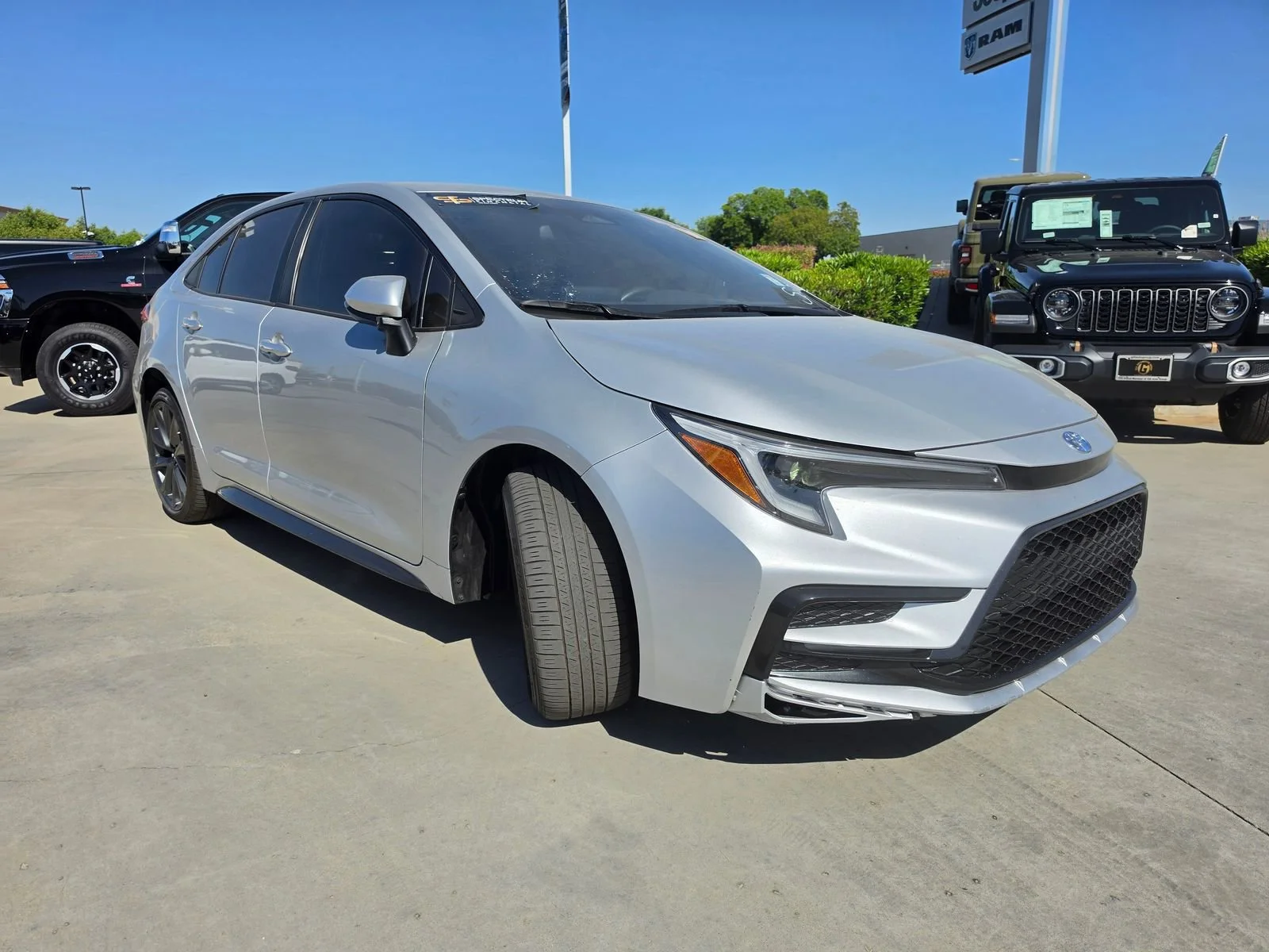 2023 Toyota Corolla SE Hybrid CVT's photo