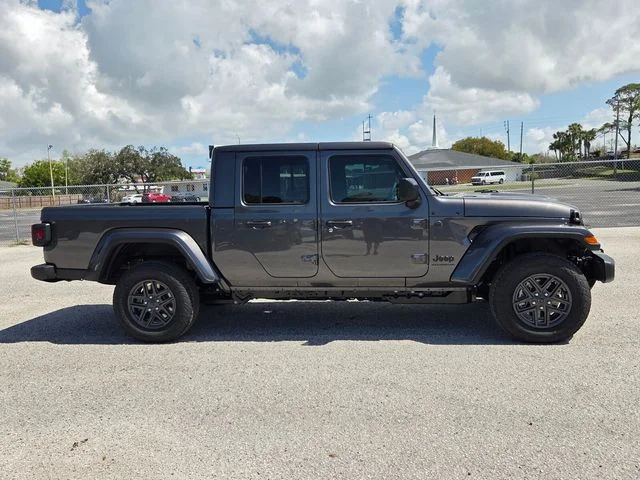 New 2026 Granite Crystal Metallic Clearcoat Jeep Sport S image 9