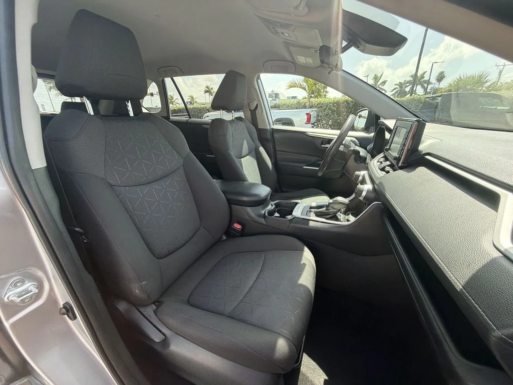 Used 2021 Silver Toyota XLE image 35
