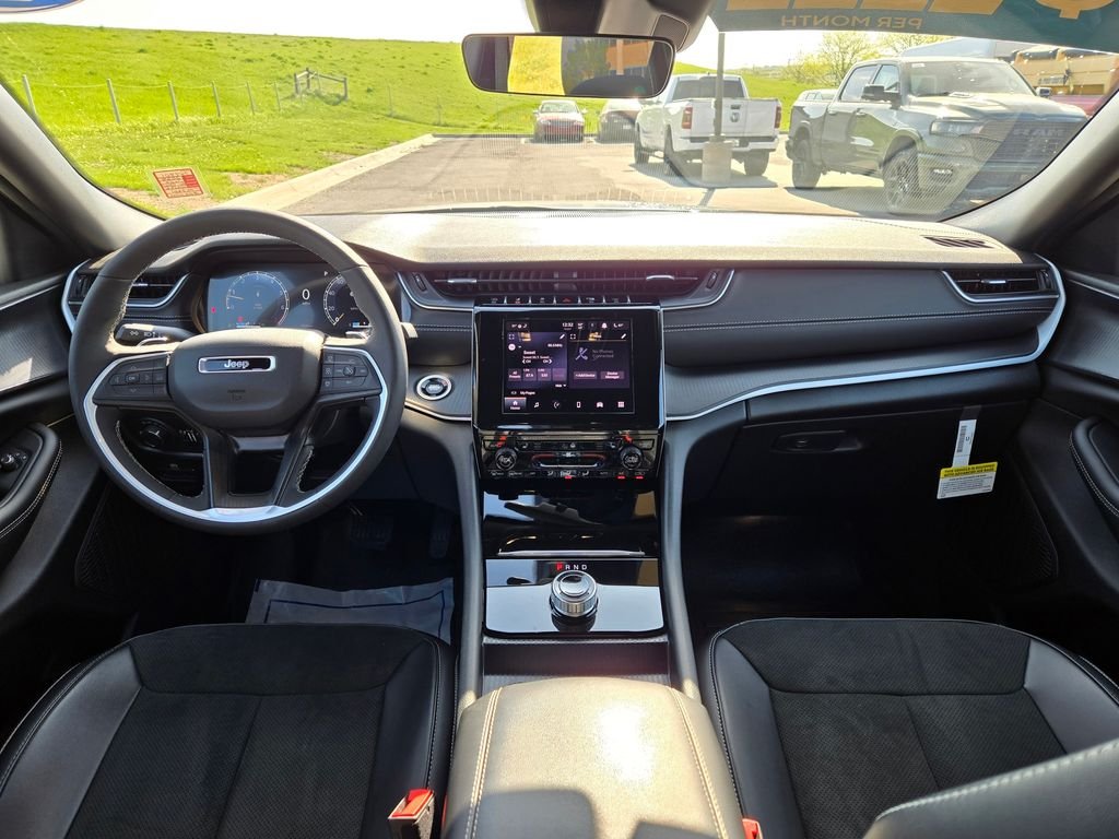Used 2025 White Jeep Altitude X image 18