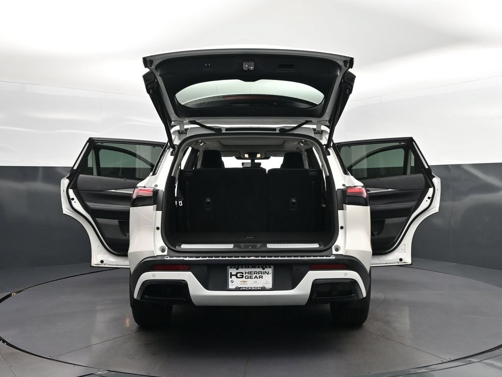 Certified Used 2023 White INFINITI LUXE image 53