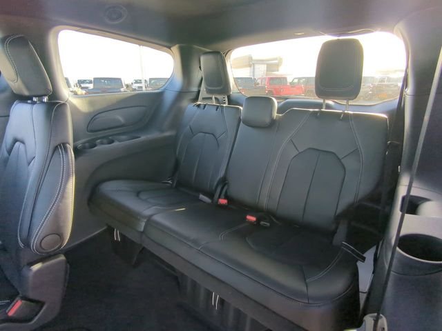 New 2026 Diamond Black Crystal Pearl-Coat Exterior Paint Chrysler LX image 16