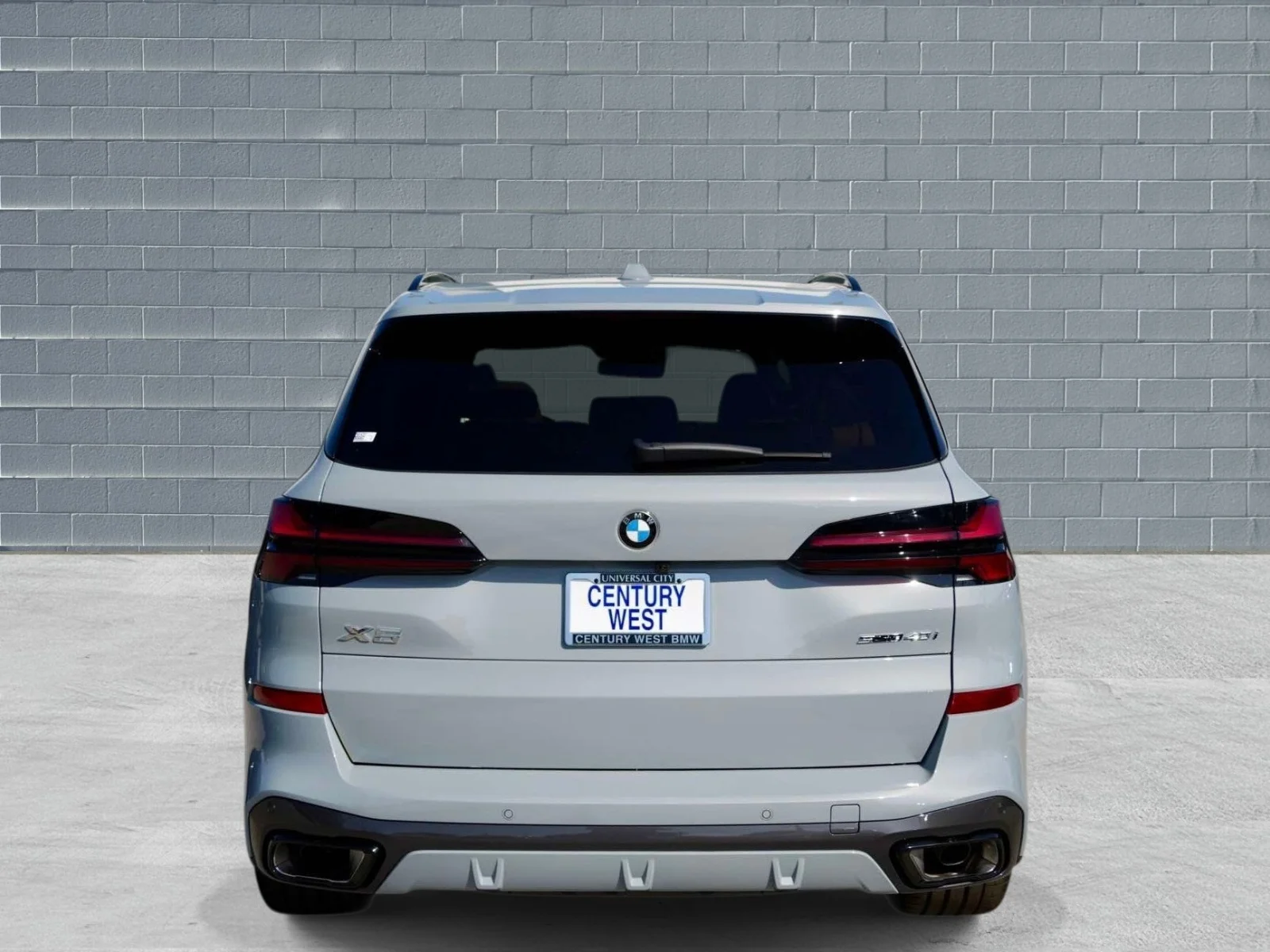 New 2026 Brooklyn Grey Metallic BMW sDrive40i image 4