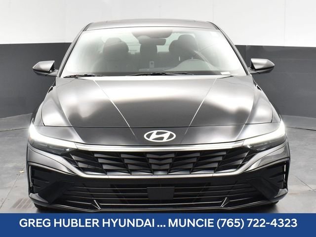 Used 2025 Black Hyundai SEL Convenience image 17