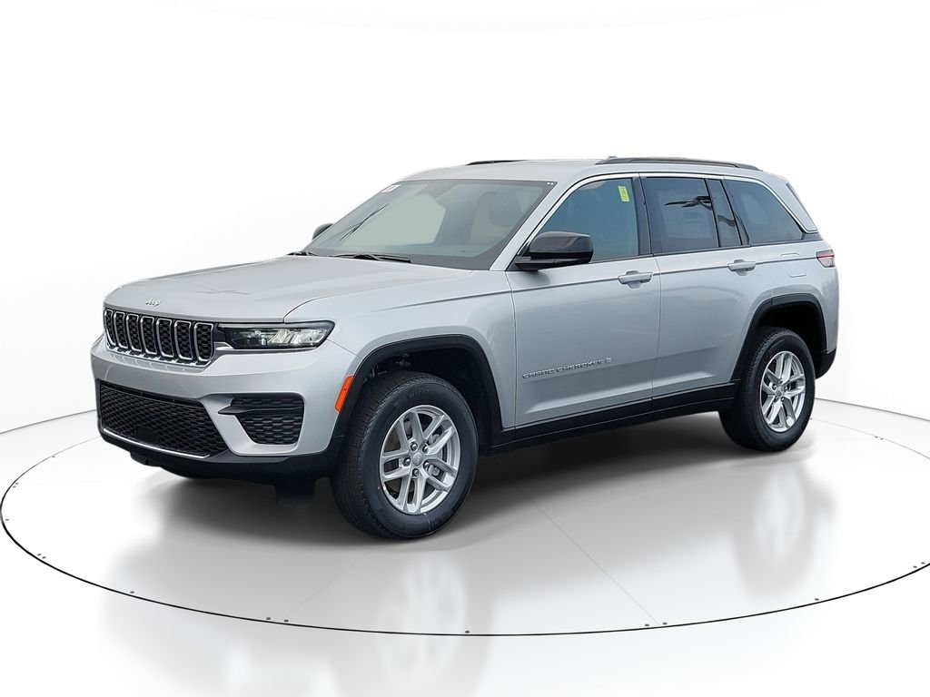 New 2026 Silver Zynith Jeep Laredo image 2