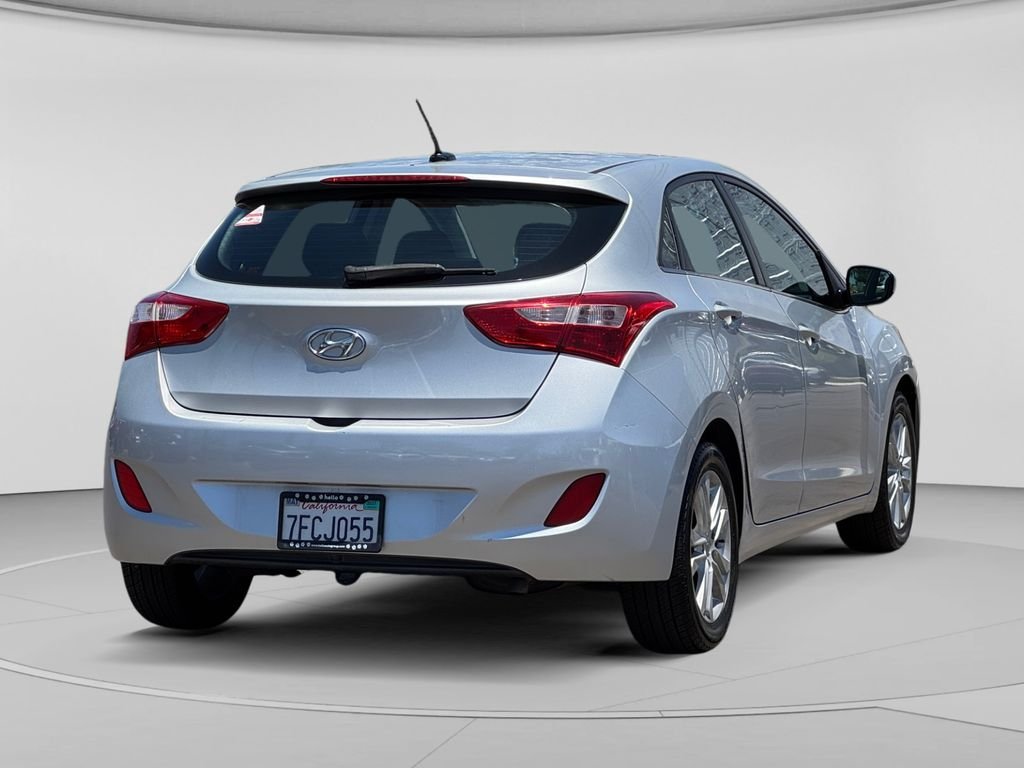 Used 2014 Shimmering Silver Hyundai Base image 33
