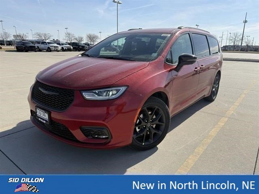 New 2026 Red Hot Pearl-Coat Exterior Paint Chrysler Select image 1