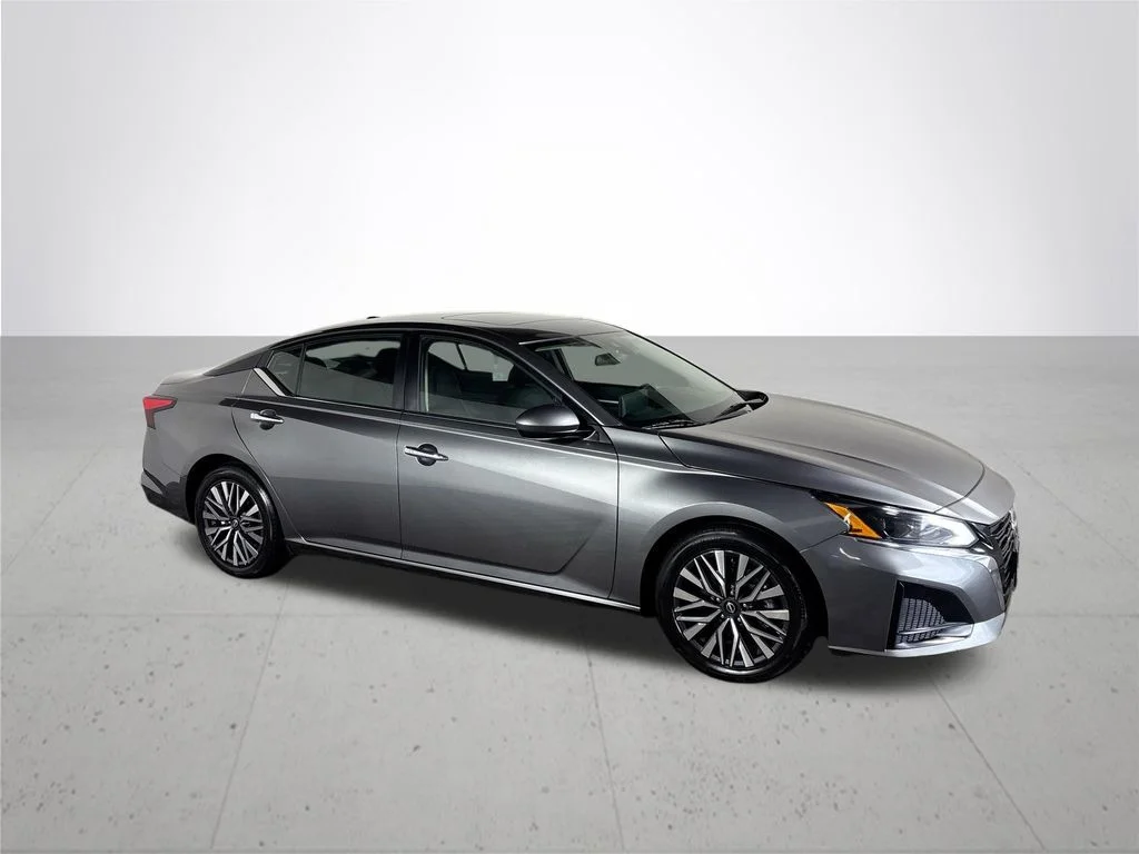 Used 2023 Gray Nissan 2.5 SV image 4