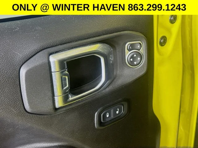 Used 2023  Jeep Sport S image 18