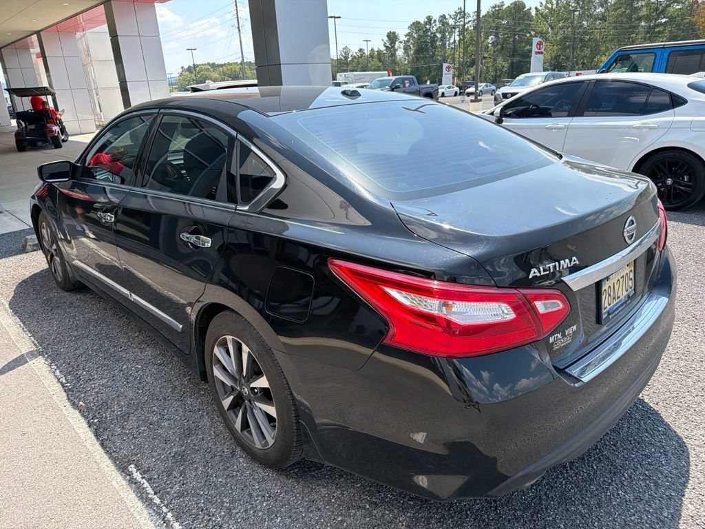 Used 2017 Super Black Nissan 2.5 SV image 3