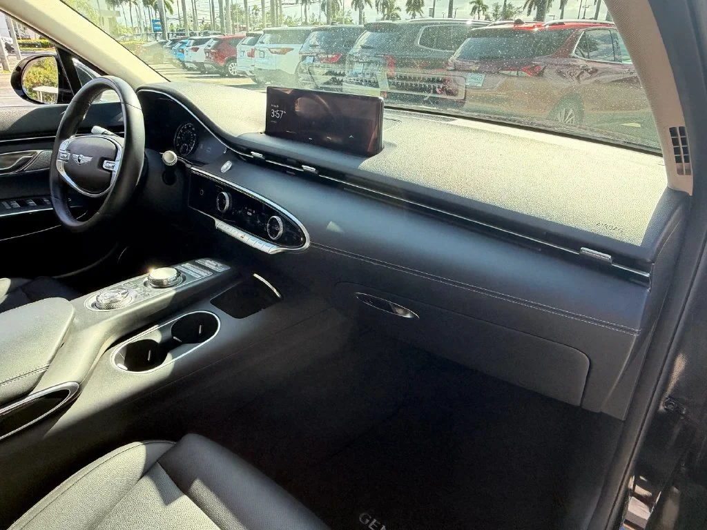 Used 2025 Black Genesis 2.5T image 18
