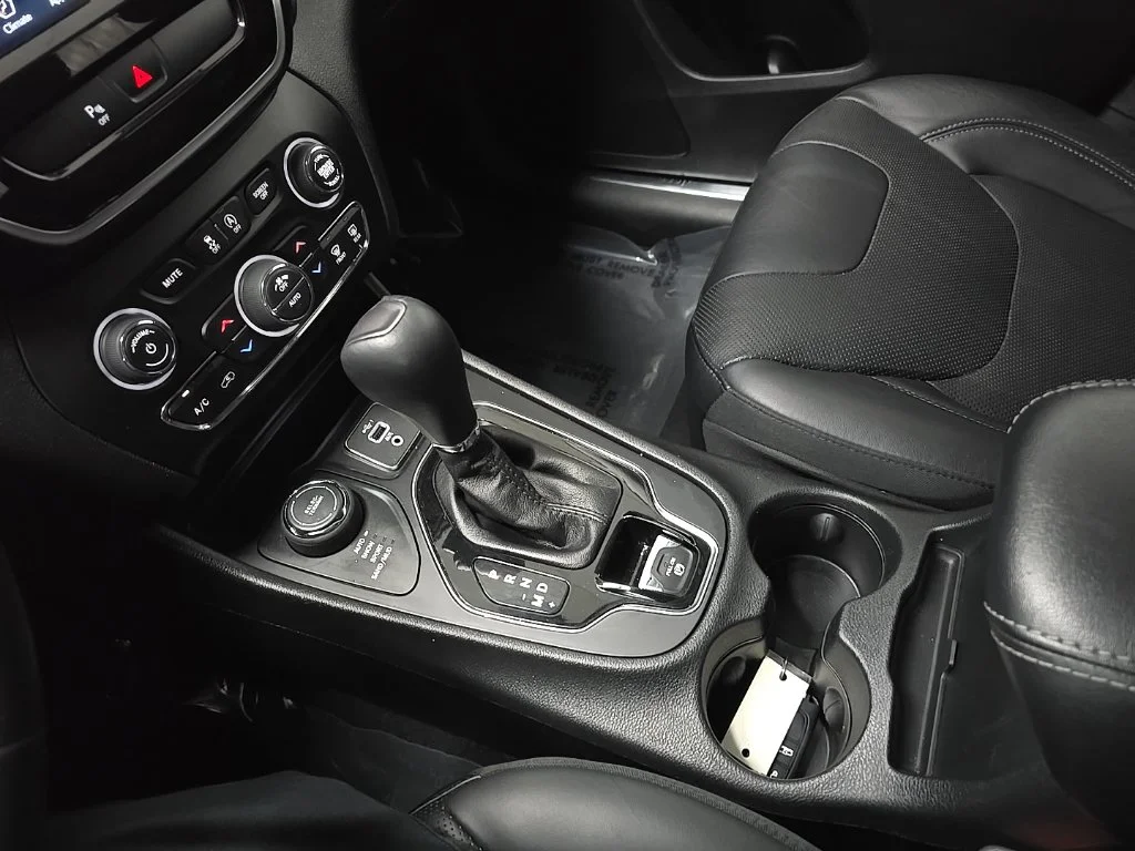 Used 2020 Gray Jeep Limited image 26