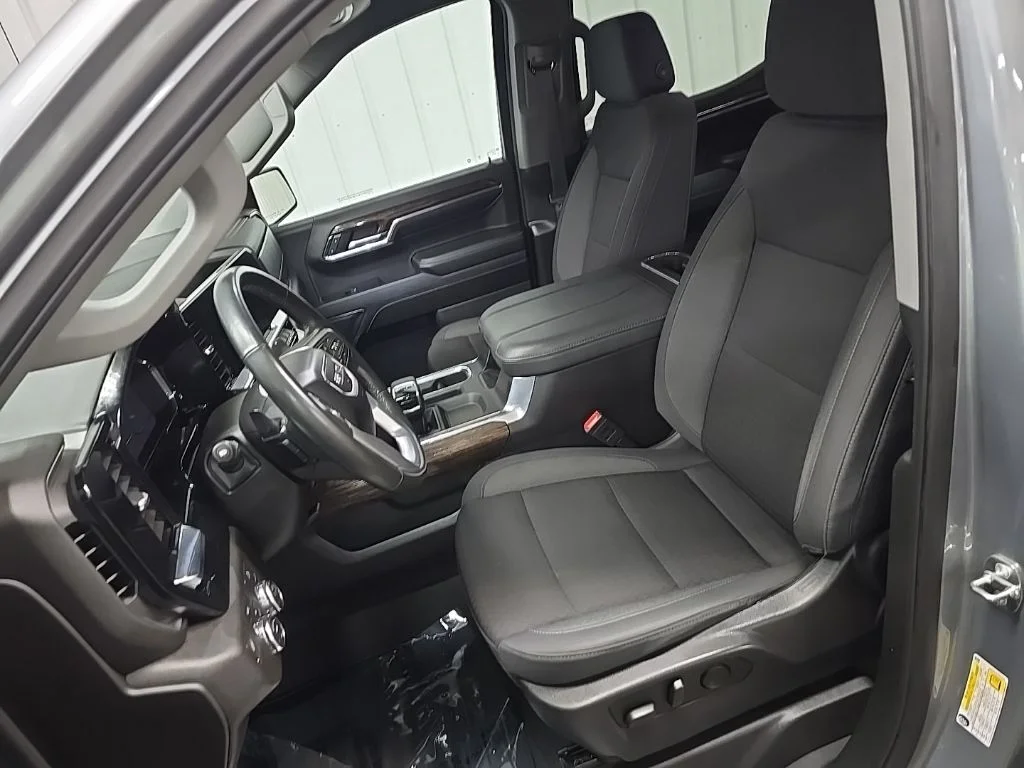 Used 2024 Silver GMC Elevation image 28