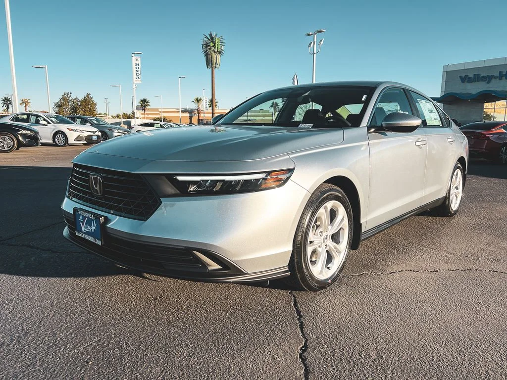 New 2026 Solar Silver Metallic Honda LX image 2