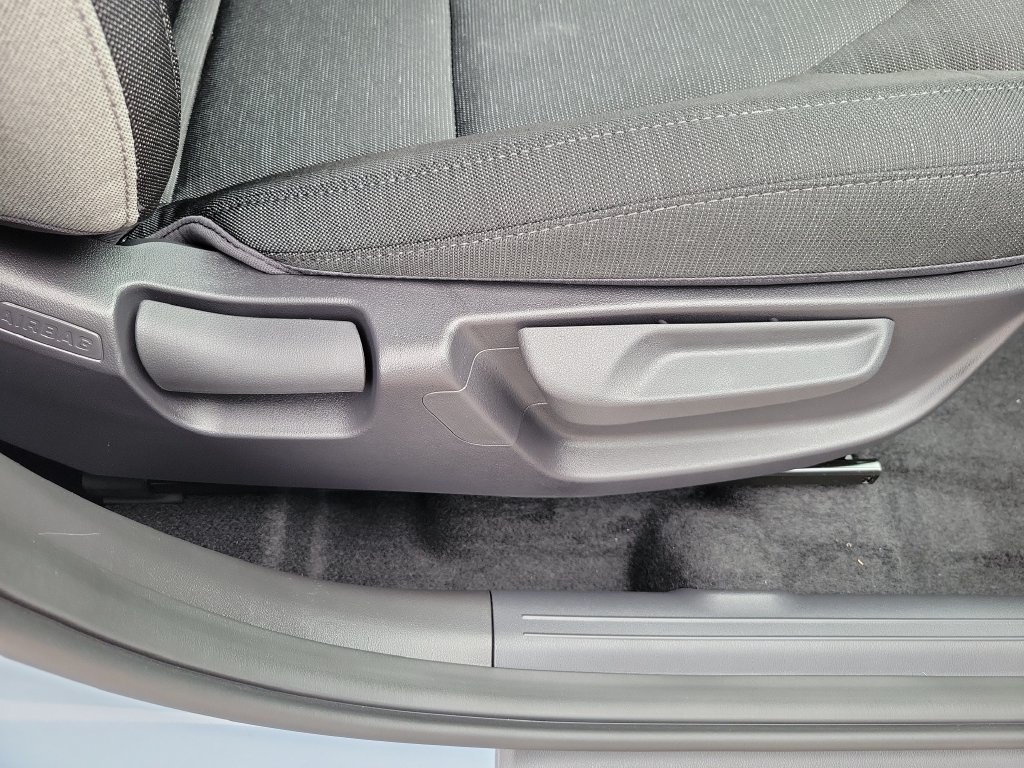 New 2027 Pale Gray Kia S image 7