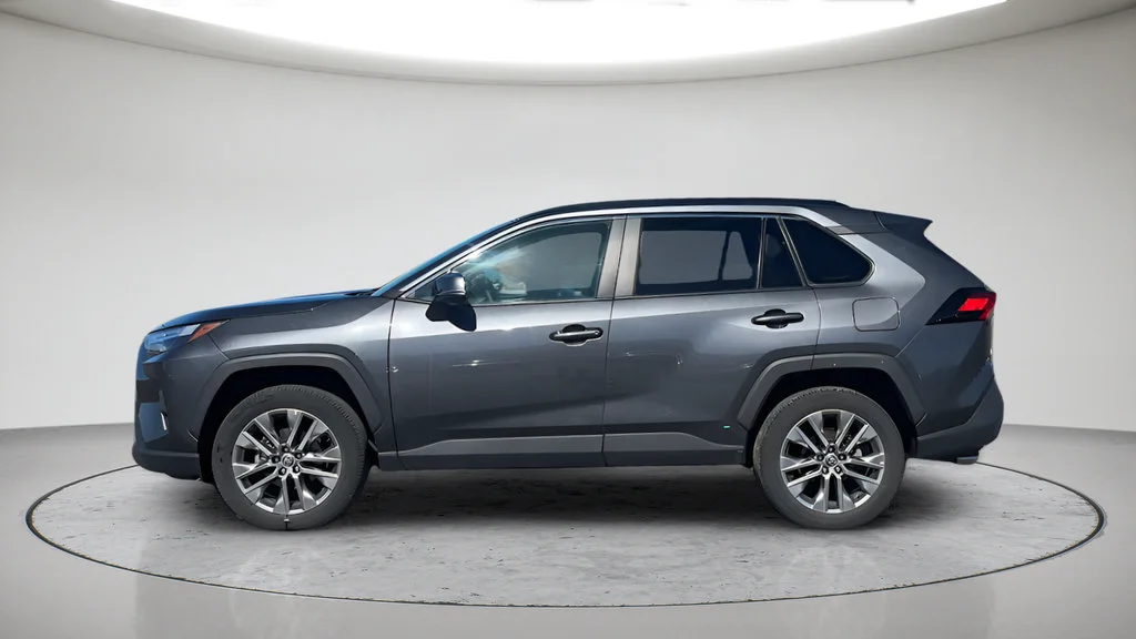 Used 2023  Toyota XLE Premium image 8