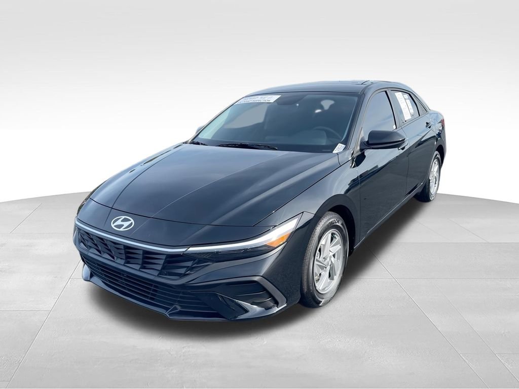 Used 2026 Black Hyundai SE image 4