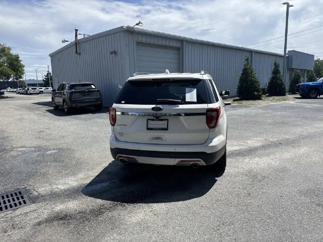 Used 2017 White Ford Limited image 6
