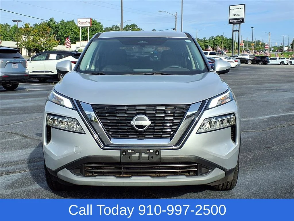 Used 2022 Silver Nissan SV Intelligent AWD image 2