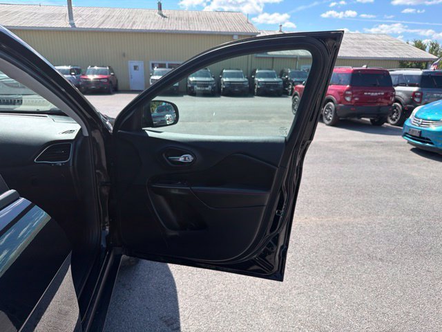 Used 2019 Black Jeep Trailhawk image 32