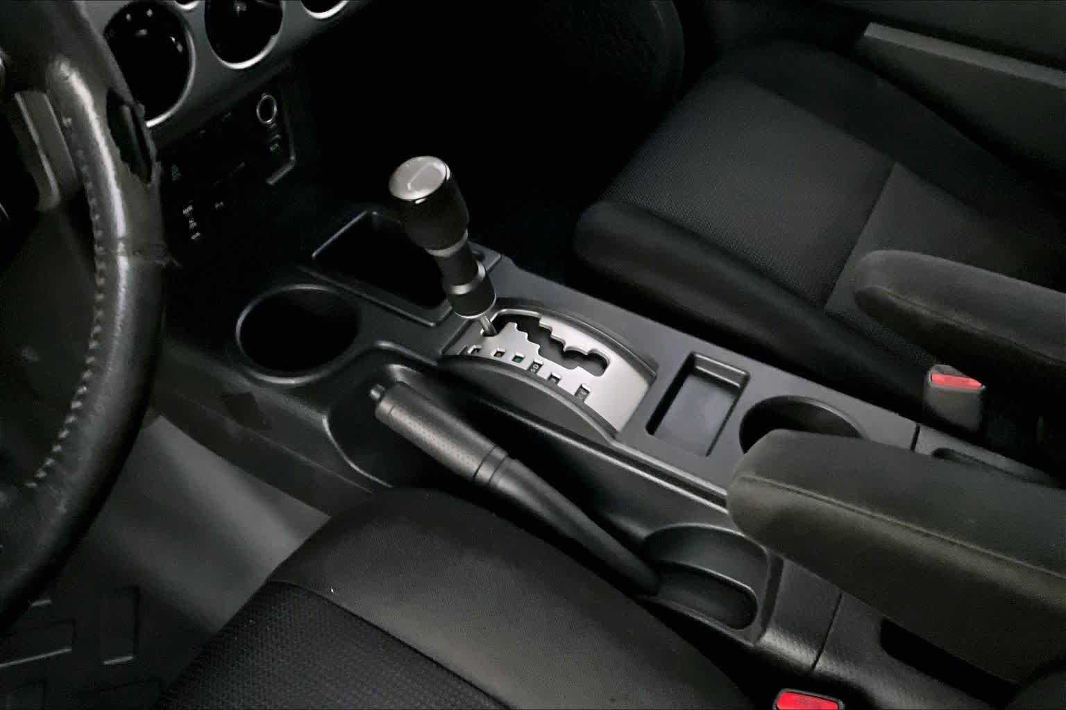 Used 2008 White/Titanium Metallic Toyota  image 16