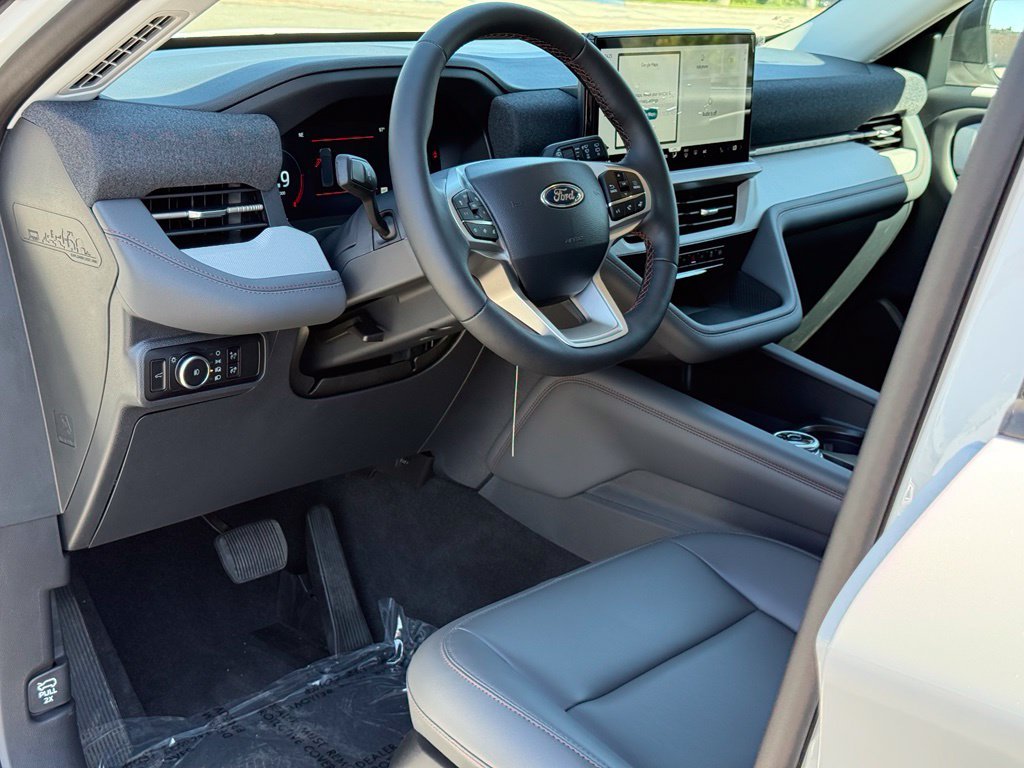 New 2026 Star White Metallic Tri-Coat Ford Active image 6