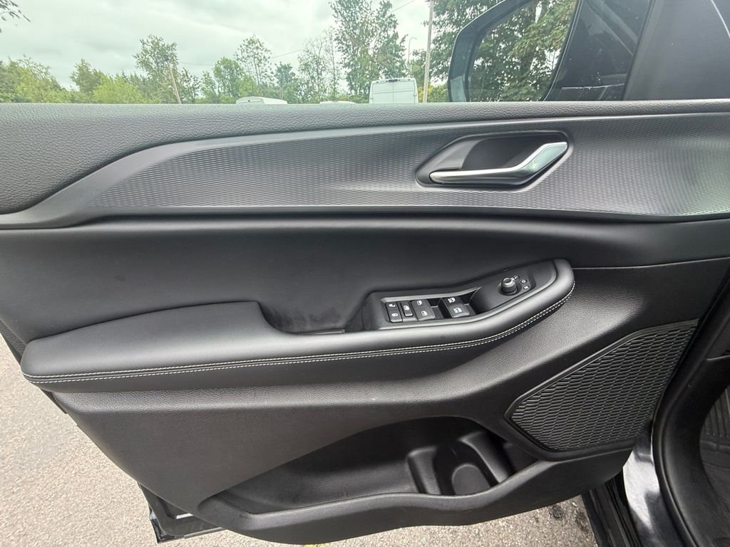 Used 2024 Diamond Black Jeep Altitude X image 12