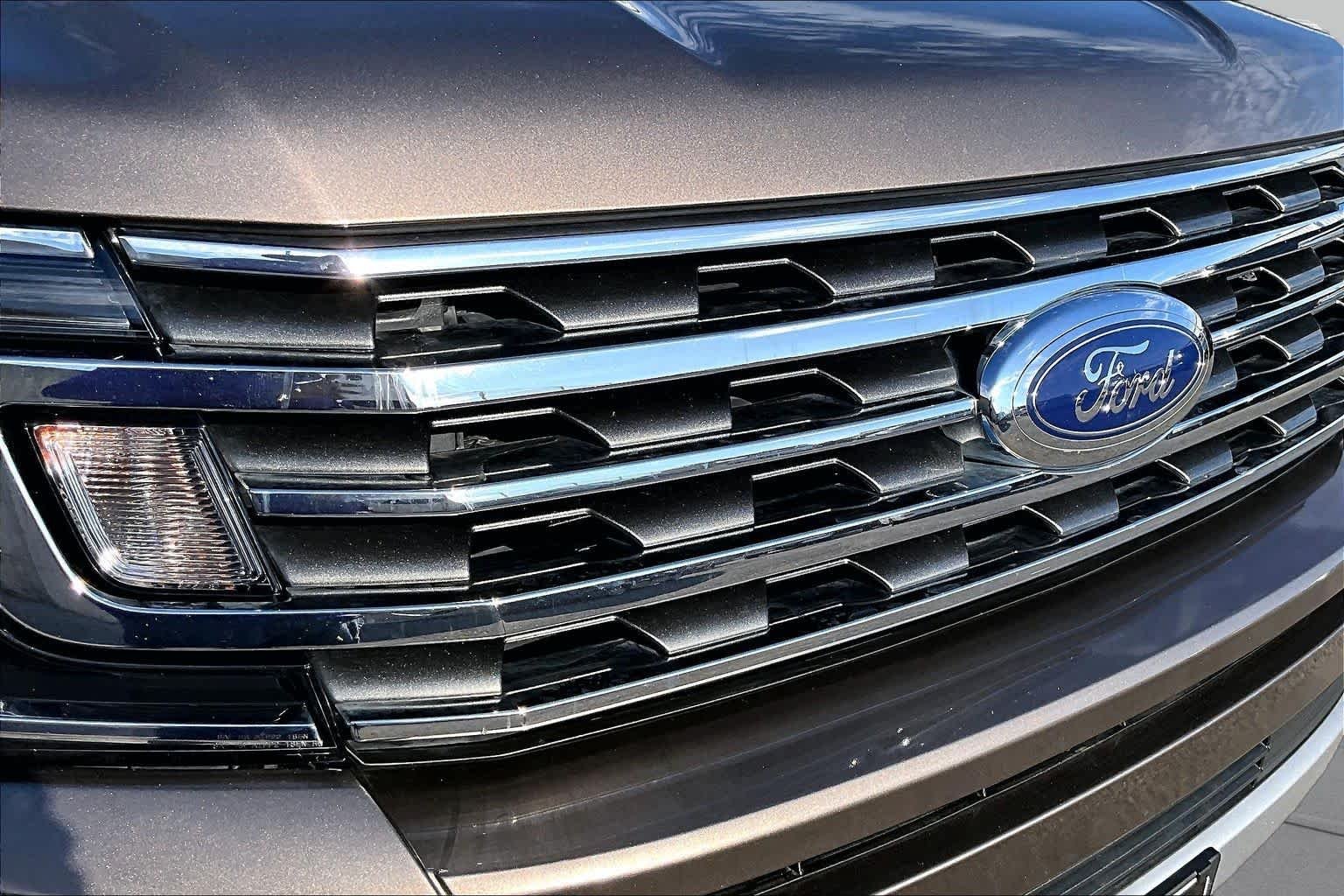 Used 2019 Stone Gray Ford XLT image 32