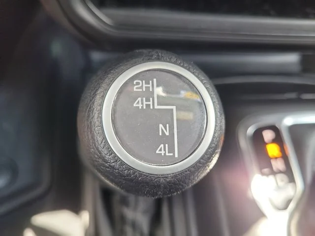 Used 2025 Green Jeep Sport S image 22