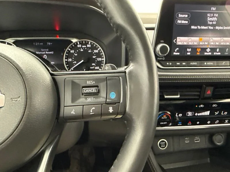 Used 2021 White Nissan SL image 28