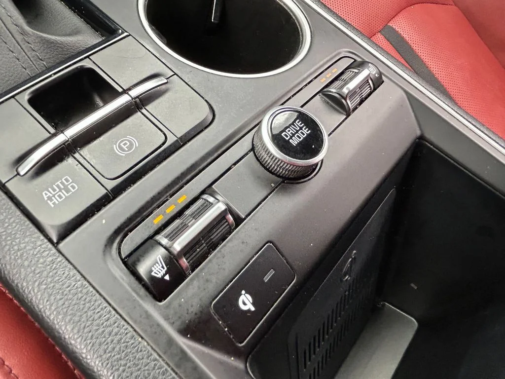 Used 2024 Wolf Gray Kia GT-Line image 31