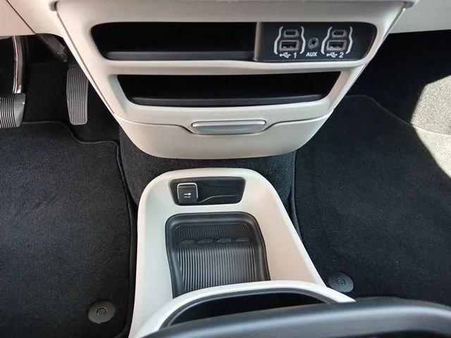 Used 2024 White Chrysler Touring L image 35