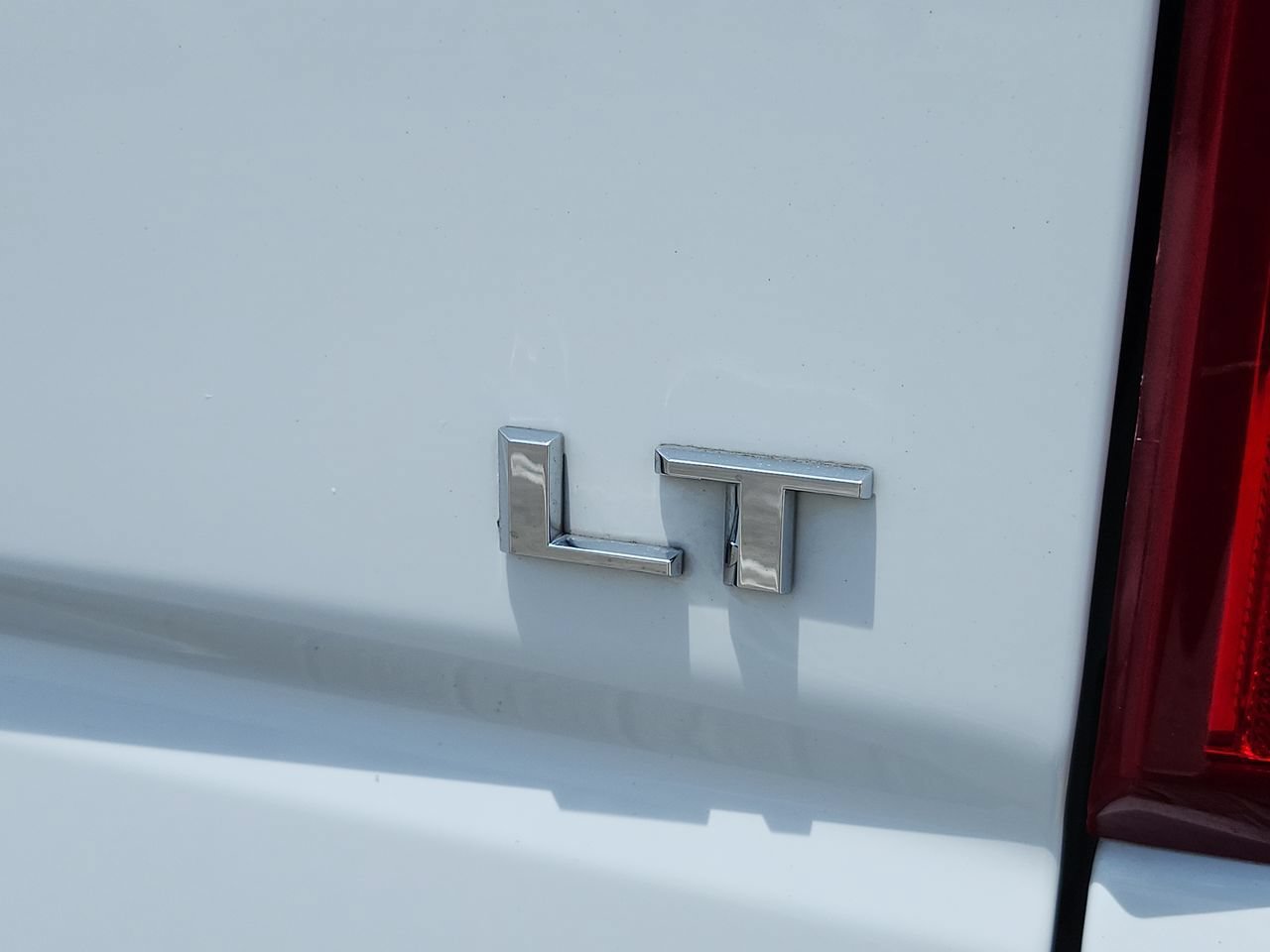 Used 2022 Summit White Chevrolet LT image 9