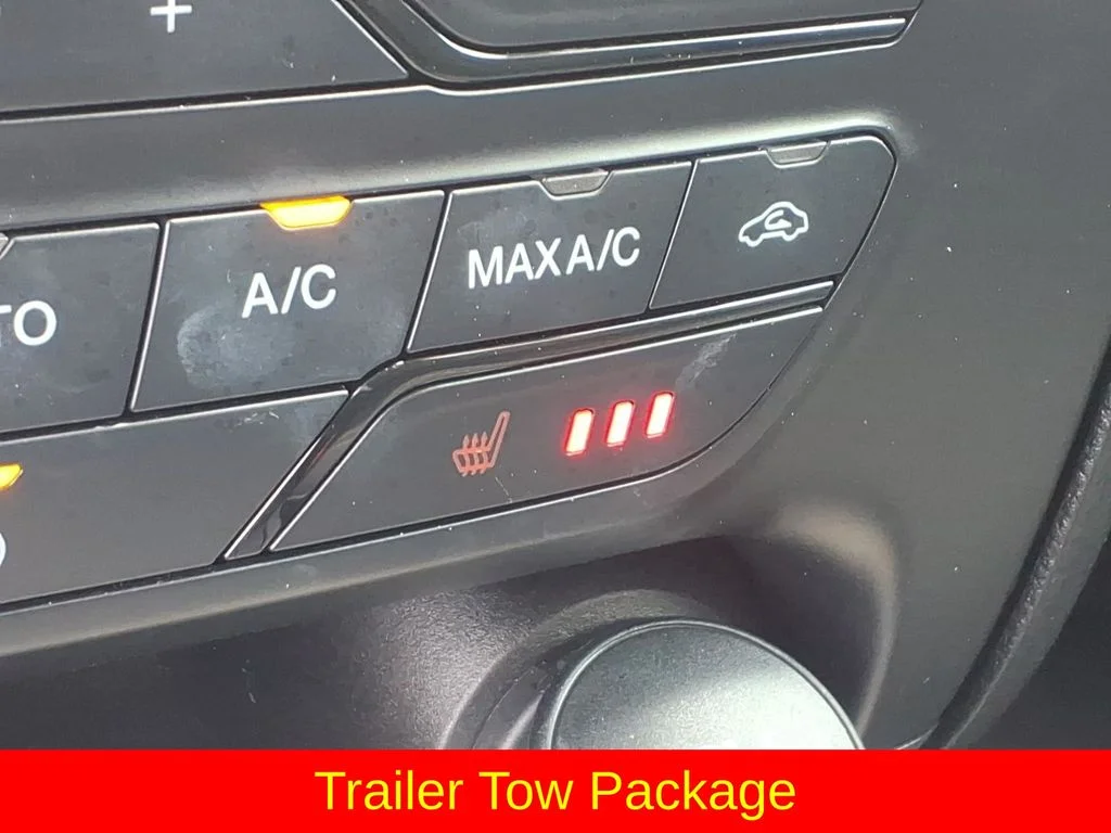 Used 2023 Black Ford XLT image 10