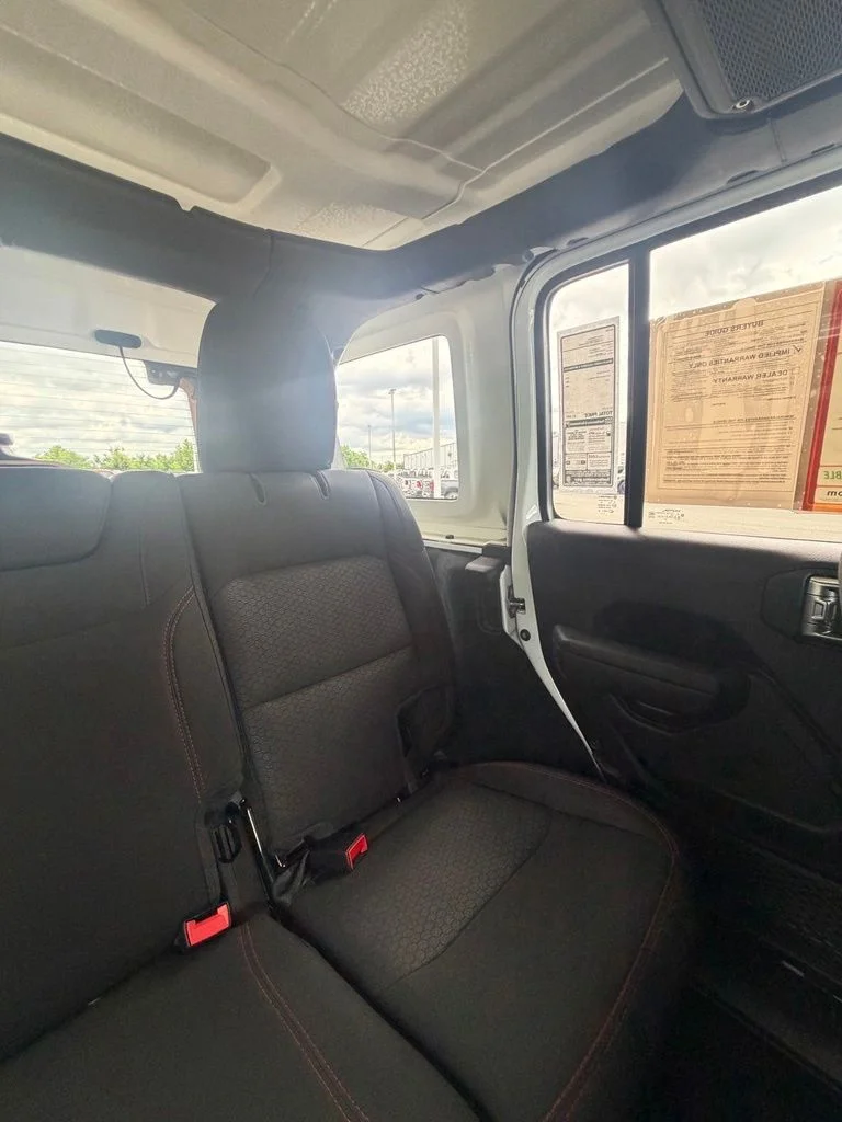 Certified Used 2022 White Jeep Unlimited Rubicon image 16