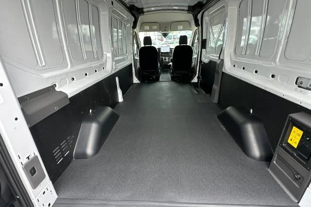 2025 Ford E-Transit Cargo Van Base - Photo 35